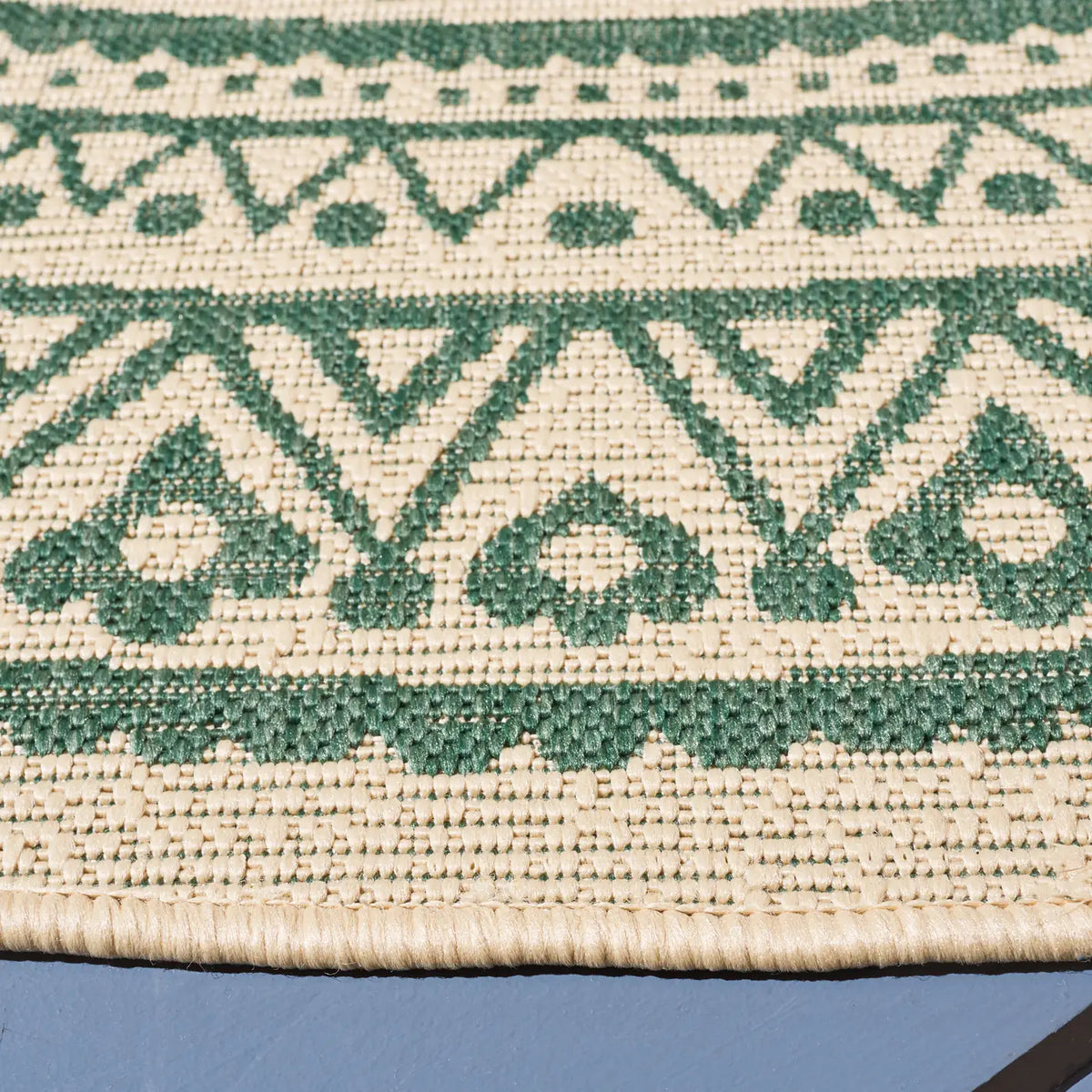 Safavieh Courtyard 6'-7" x 6'-7" Rug in Beige / Dark Green