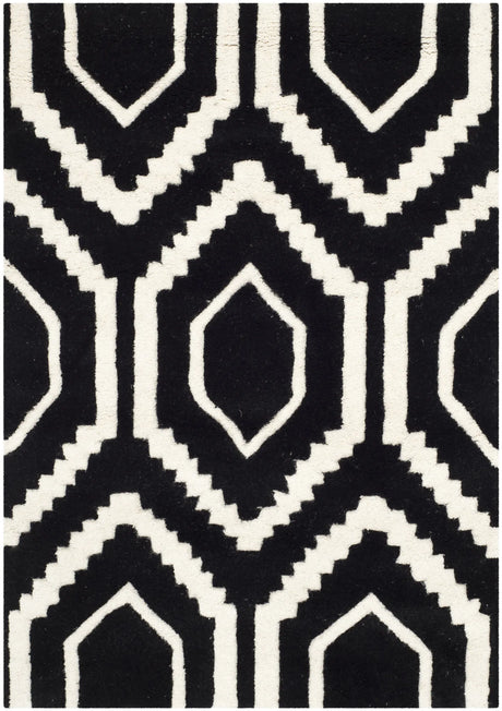 Safavieh Chatham 2'-0" x 3'-0" Rug in Black / Ivory