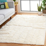 Safavieh Casablanca 4'-0" x 6'-0" Rug in Ivory