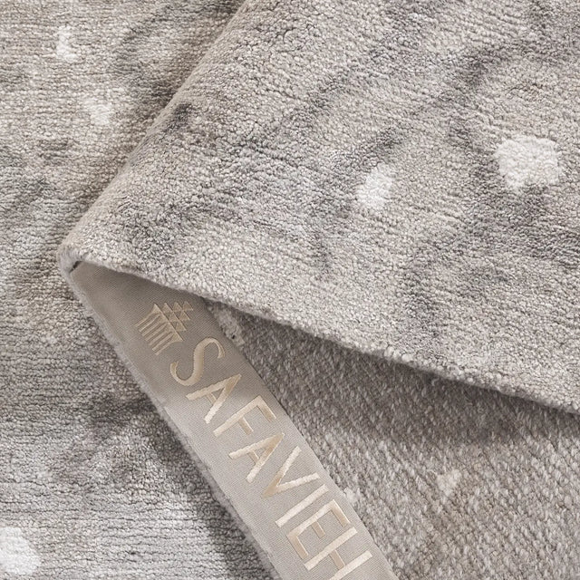 Safavieh Tibetan 6'-0" x 9'-0" Rug in Smoke