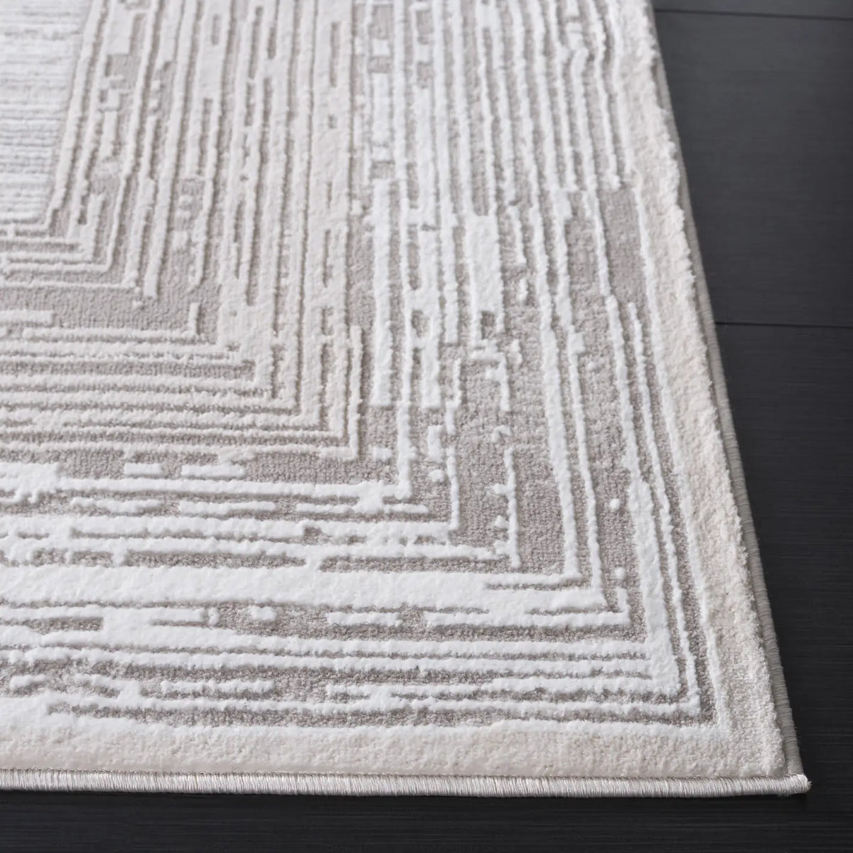 Safavieh Parker 4'-0" x 6'-0" Rug in Taupe / Grey Ivory