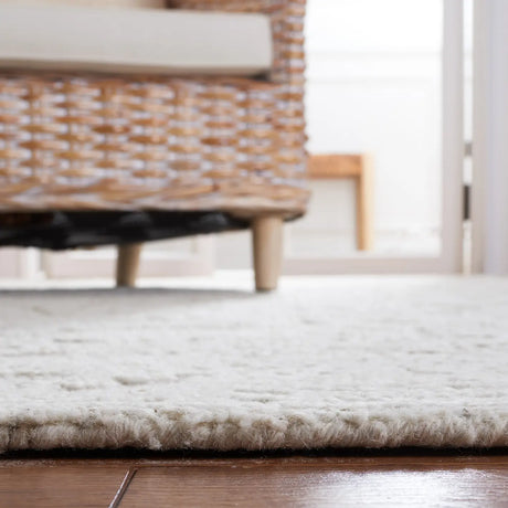 Safavieh Abstract 4'-0" x 6'-0" Rug in Ivory / Brown