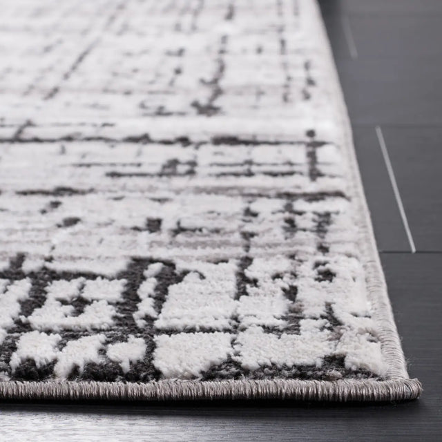 Safavieh Amelia 4'-5" x 6'-5" Rug in Grey / Charcoal