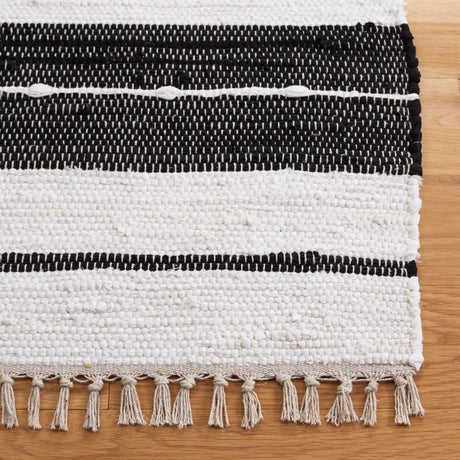 Safavieh Striped Kilim 4'-0" x 6'-0" Rug in Black / Ivory