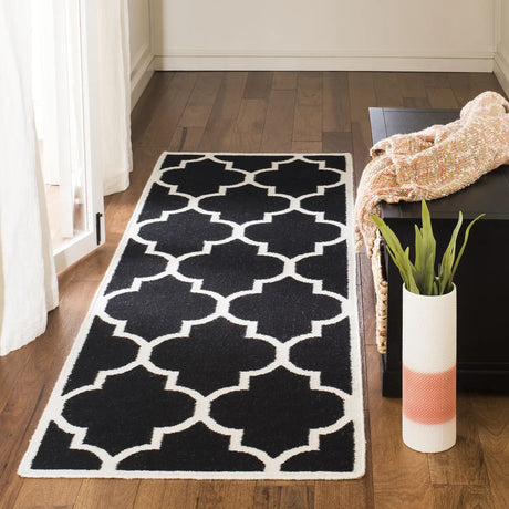 Safavieh Dhurries 2'-6" x 12'-0" Rug in Black / Ivory