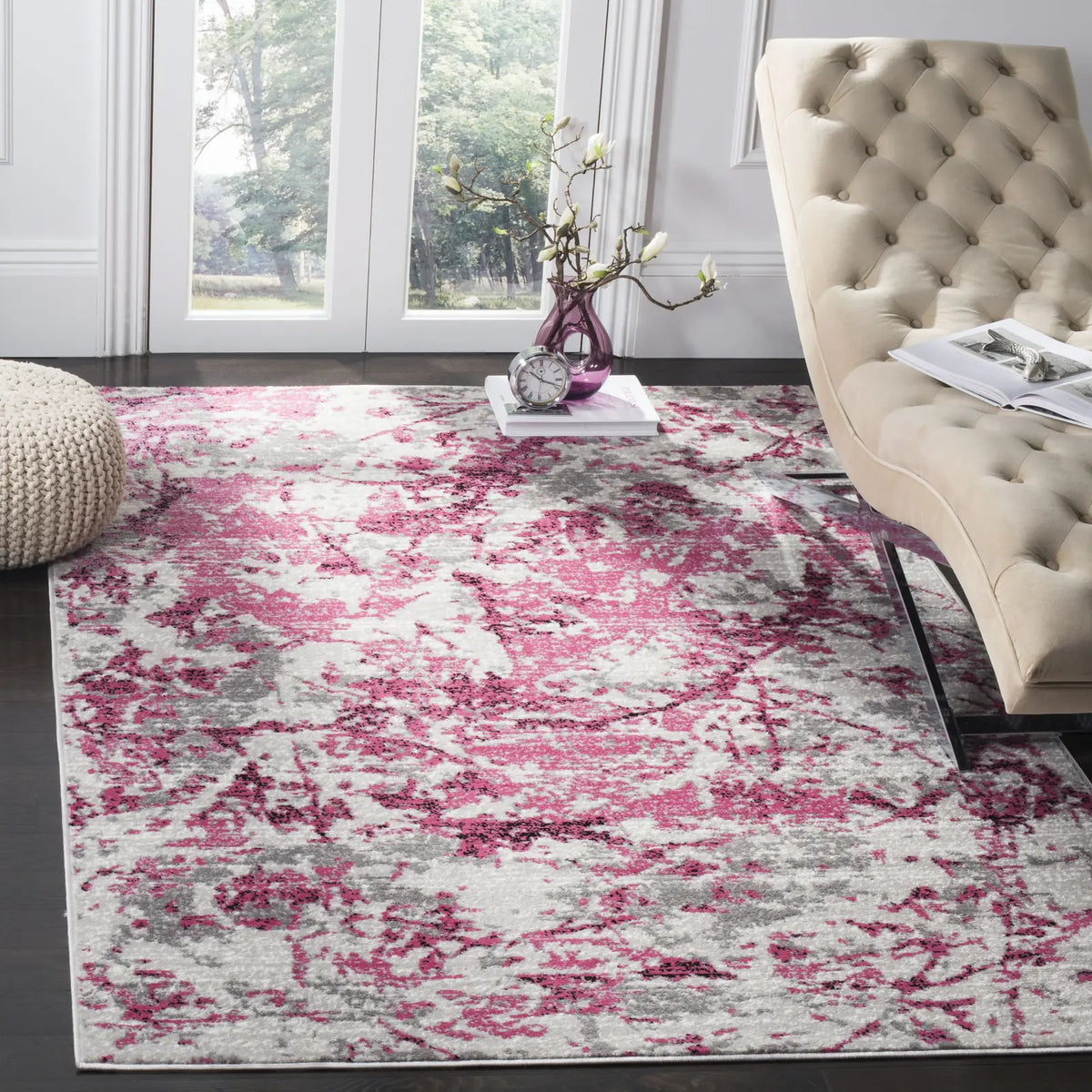 Safavieh Skyler 5'-1" x 7'-6" Rug in Pink / Ivory
