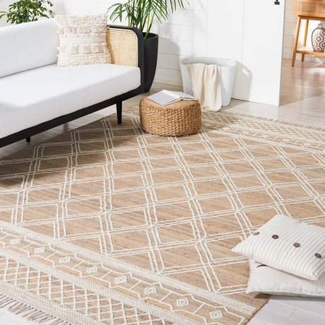 Safavieh Kilim 8'-0" x 10'-0" Rug in Natural / Ivory