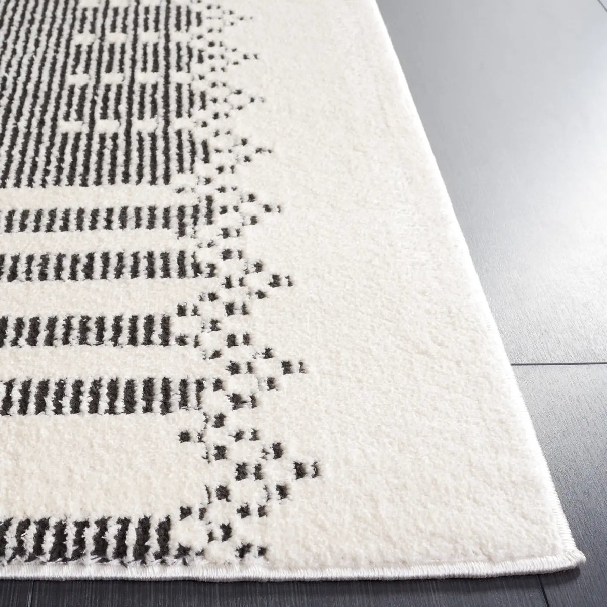 Safavieh Melody 4'-0" x 6'-0" Rug in Ivory / Black