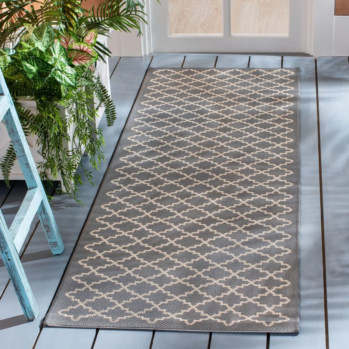 Safavieh Courtyard 2'-3" x 10'-0" Rug in Anthracite / Beige