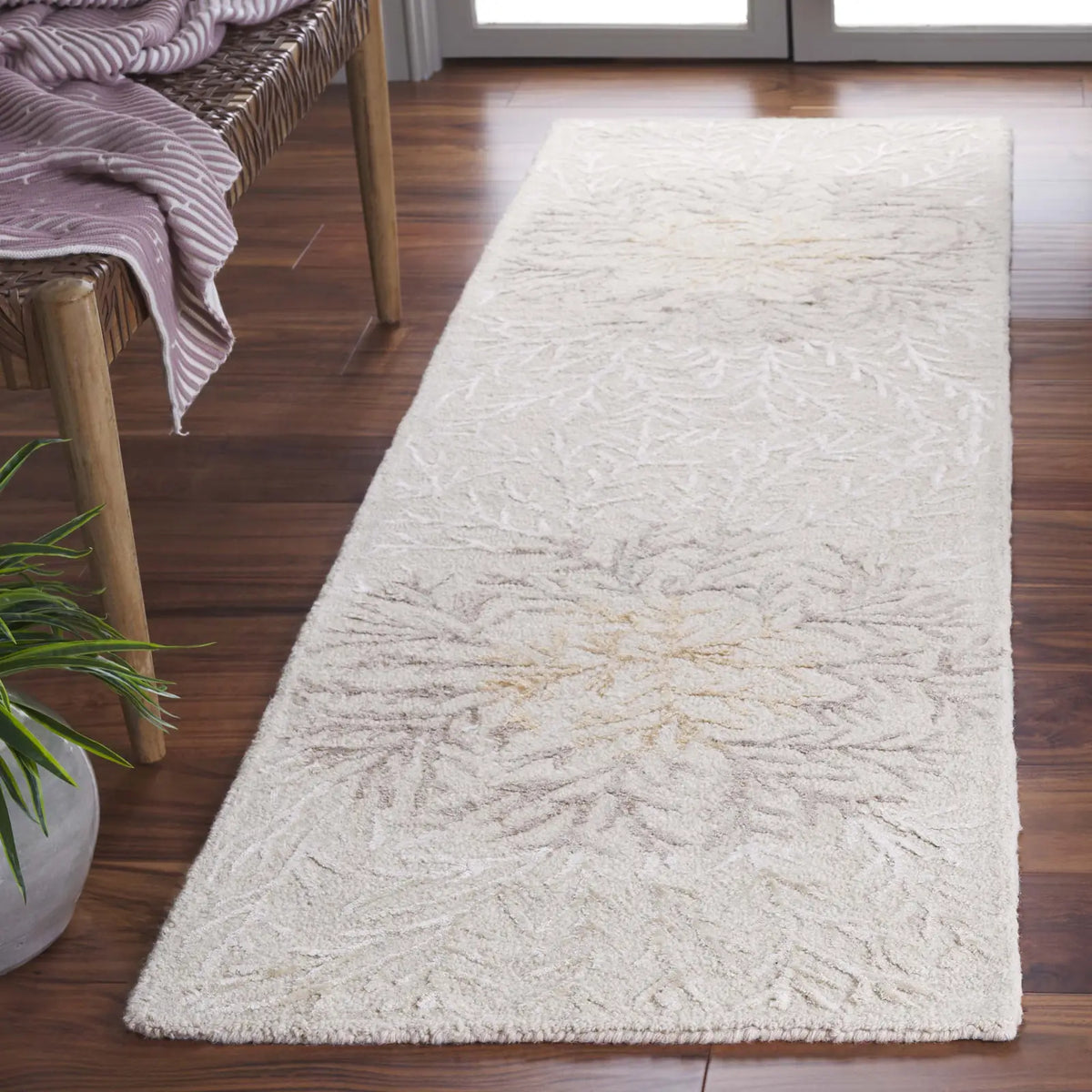 Safavieh Soho 2'-3" x 8'-0" Rug in Beige / Brown