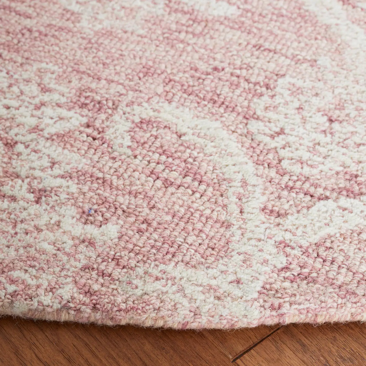 Safavieh Metro 6'-0" x 6'-0" Rug in Pink / Ivory