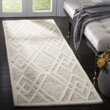 Safavieh Cambridge 2'-6" x 8'-0" Rug in Light Brown / Ivory