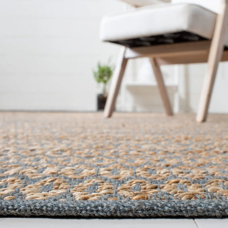 Safavieh Natural Fiber 4'-0" x 6'-0" Rug in Natural / Grey
