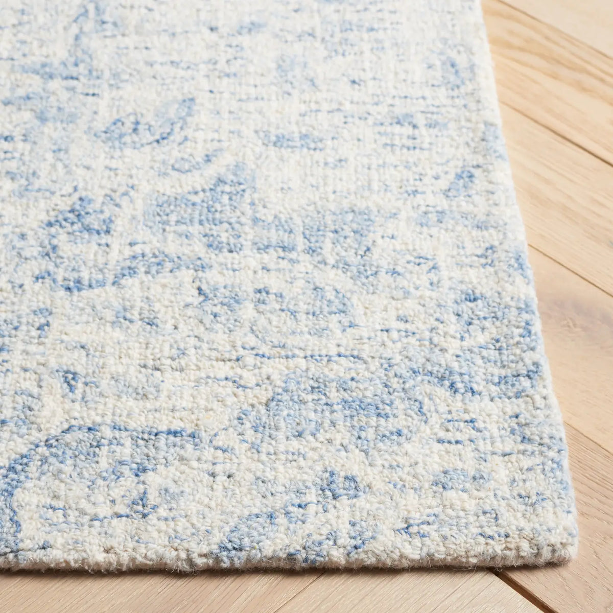 Safavieh Ebony 4'-0" x 6'-0" Rug in Ivory / Blue