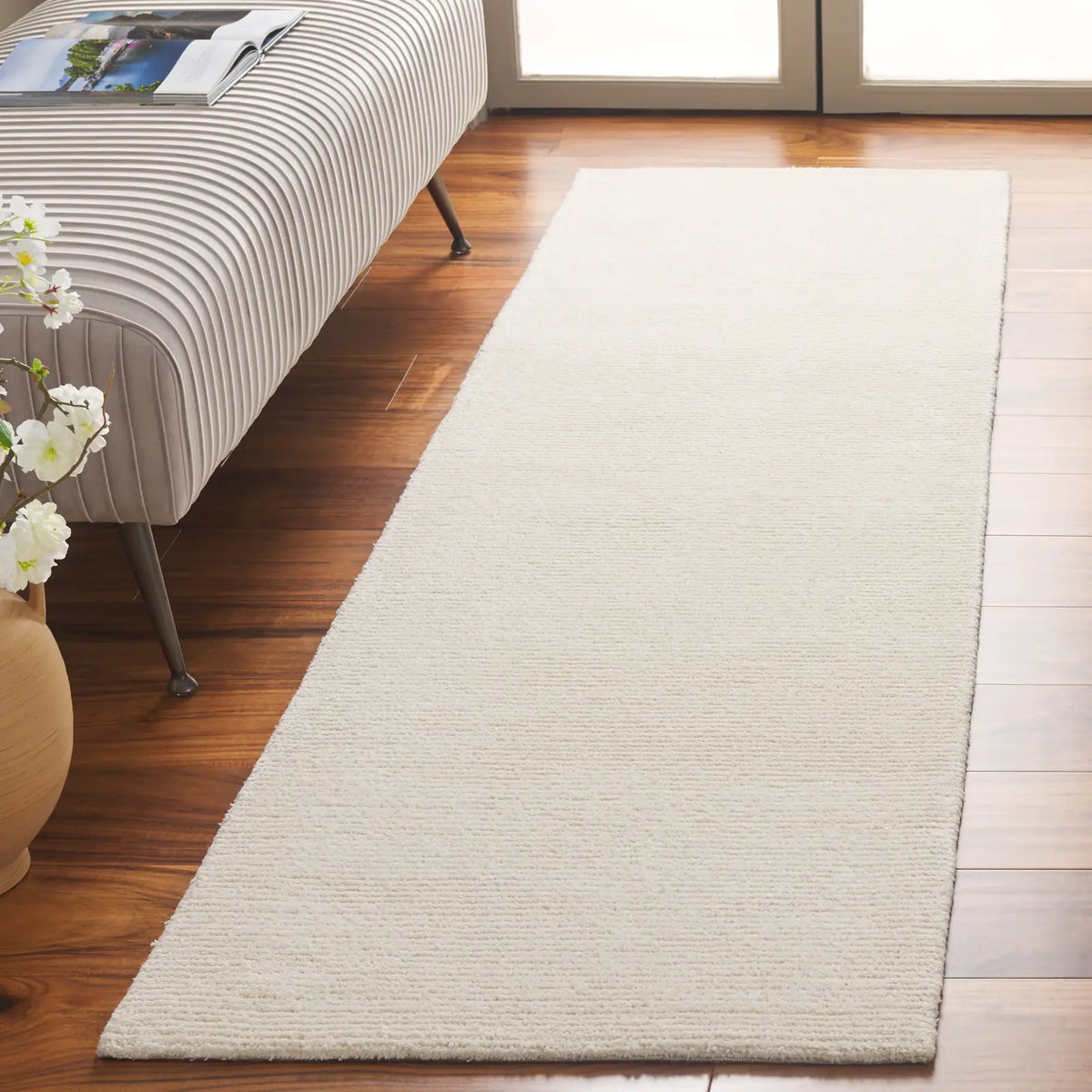 Safavieh Mirage 2'-3" x 8'-0" Rug in Ivory
