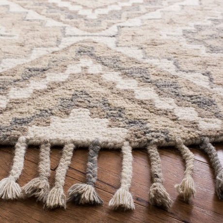 Safavieh Aspen 5'-0" x 5'-0" Rug in Taupe / Ivory