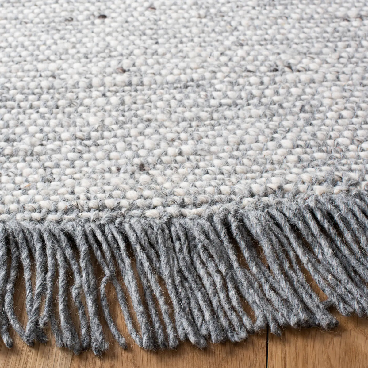 Safavieh Vermont 6'-0" x 6'-0" Rug in Ivory / Grey
