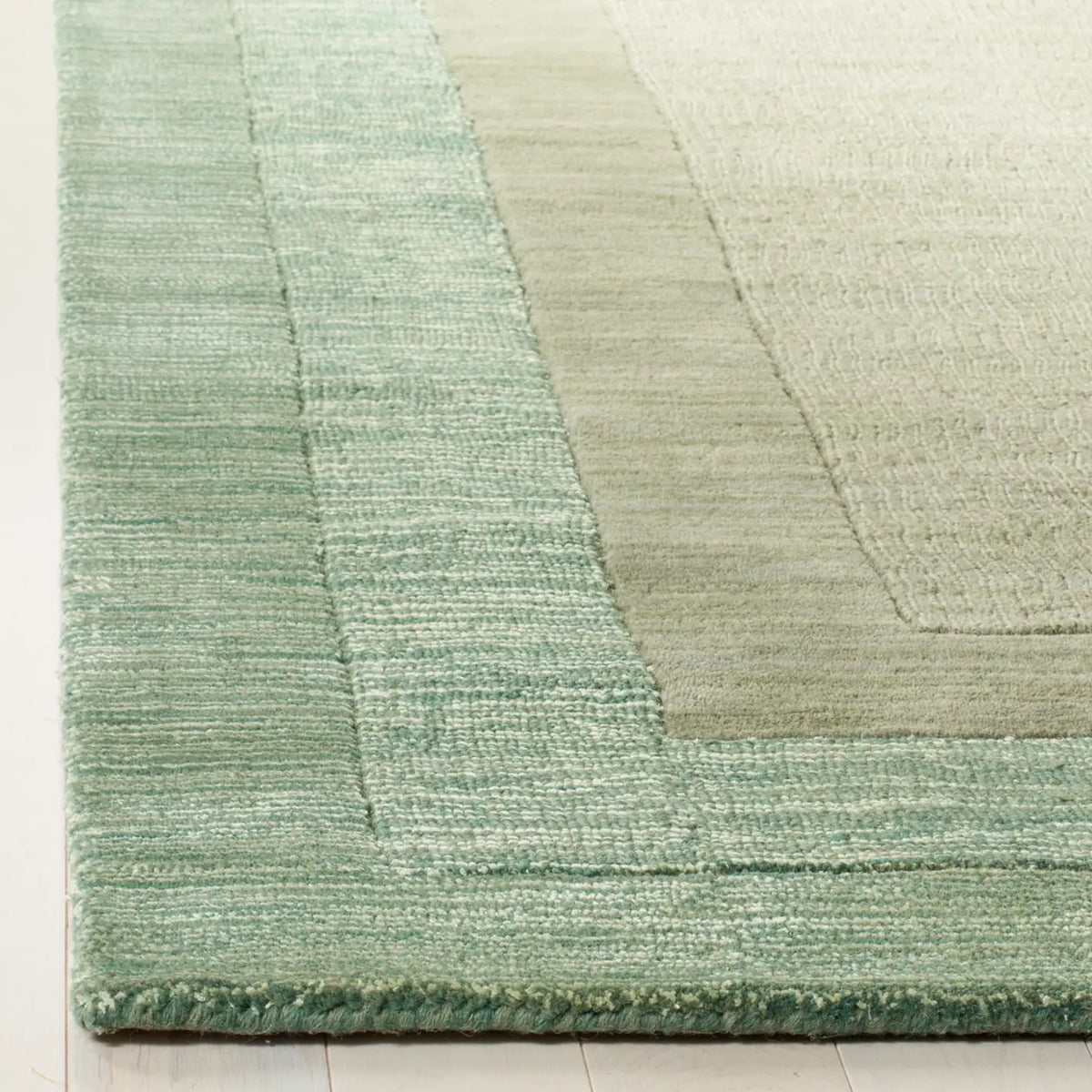 Safavieh Impressions 4'-0" x 6'-0" Rug in Green / Beige