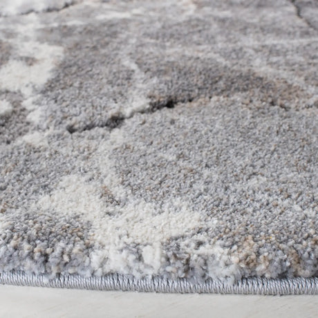 Safavieh Cyrus Shag 6'-7" x 6'-7" Rug in Grey / Beige