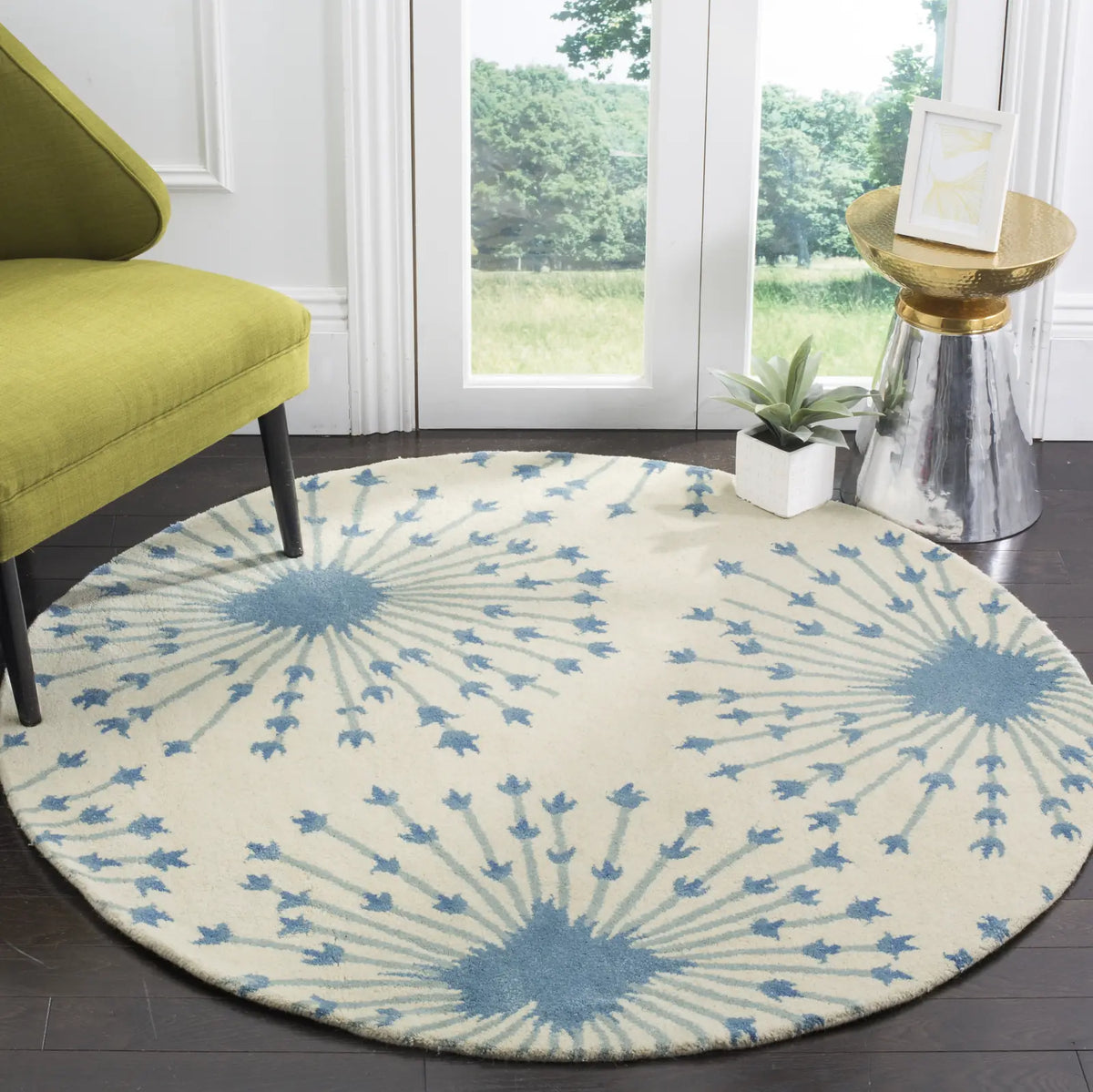 Safavieh Bella 5'-0" x 5'-0" Rug in Beige / Blue