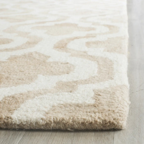 Safavieh Dip Dye 2'-3" x 8'-0" Rug in Beige / Ivory