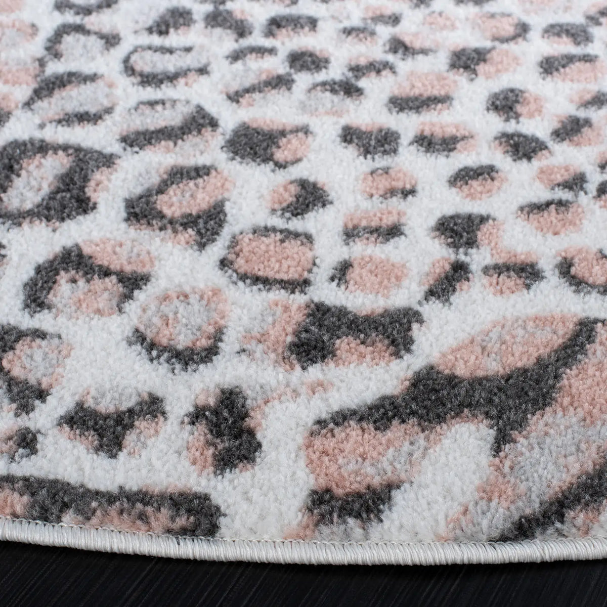 Safavieh Amsterdam 6'-7" x 6'-7" Rug in Ivory / Blush