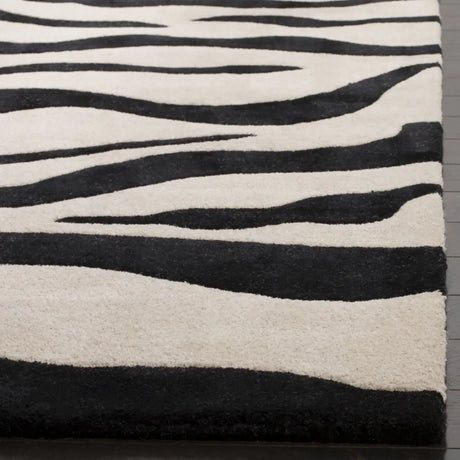 Safavieh Soho 5'-0" x 8'-0" Rug in Beige / Black