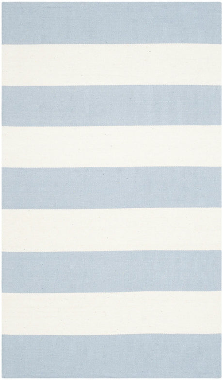 Safavieh Montauk 2'-6" x 4'-0" Rug in Sky Blue / Ivory