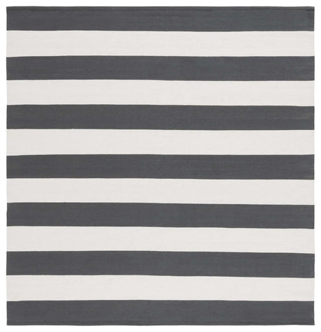 Safavieh Montauk 5'-0" x 5'-0" Rug in Grey / Ivory