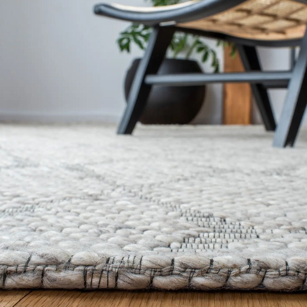Safavieh Marbella 4'-0" x 6'-0" Rug in Beige