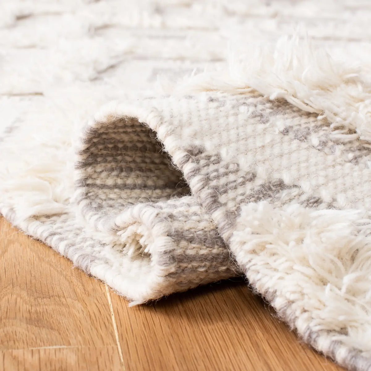 Safavieh Kenya 5'-0" x 8'-0" Rug in Ivory / Grey