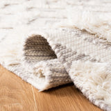 Safavieh Kenya 5'-0" x 8'-0" Rug in Ivory / Grey