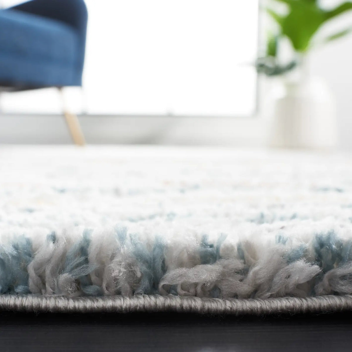 Safavieh Berber Shag 4'-5" x 6'-5" Rug in Blue Rust / Ivory