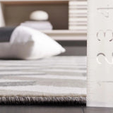 Safavieh Pyramid 4'-5" x 6'-5" Rug in Grey / Ivory