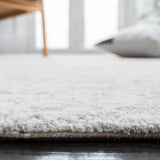 Safavieh Metro 4'-0" x 6'-0" Rug in Light Grey