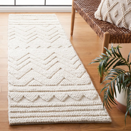 Safavieh Natura 2'-3" x 8'-0" Rug in Ivory