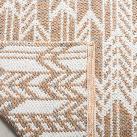 Safavieh Montauk 5'-0" x 8'-0" Rug in Orange / Ivory