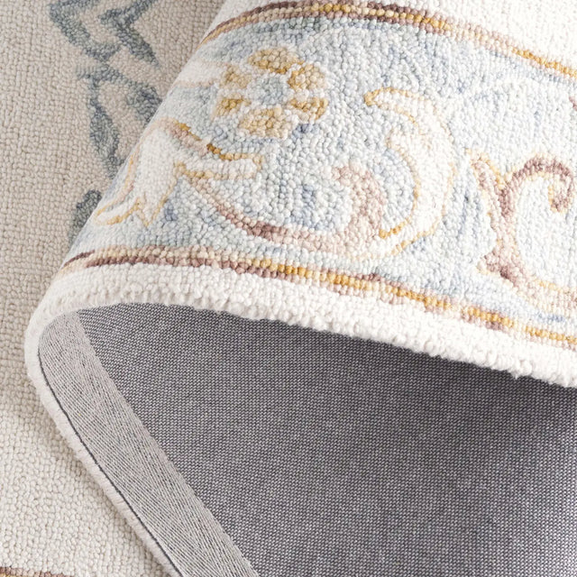 Safavieh Aspen 4'-0" x 6'-0" Rug in Ivory / Light Grey