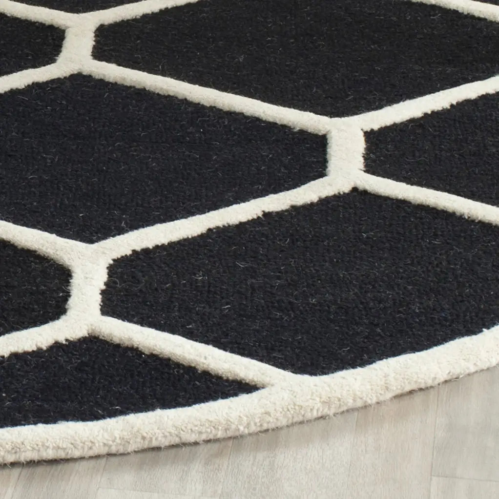 Safavieh Cambridge 6'-0" x 6'-0" Rug in Black / Ivory
