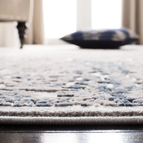 Safavieh Invista 4'-0" x 6'-0" Rug in Grey / Ivory