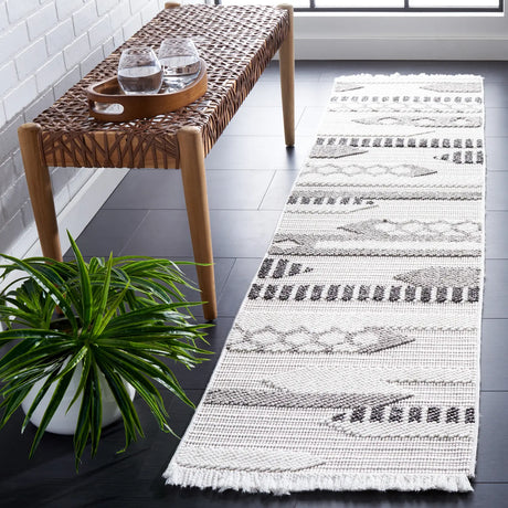 Safavieh Lotus 2'-0" x 8'-0" Rug in Ivory / Dark Grey