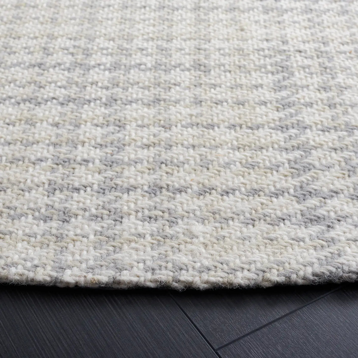 Safavieh Marbella 6'-0" x 6'-0" Rug in Grey / Ivory