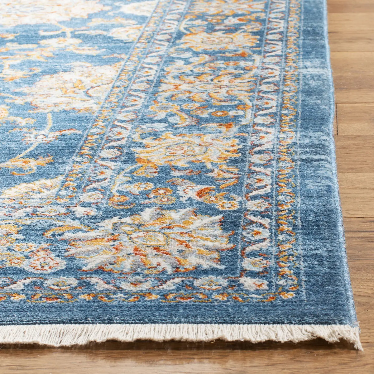 Safavieh Vintage Persian 4'-0" x 6'-0" Rug in Turquoise / Multi