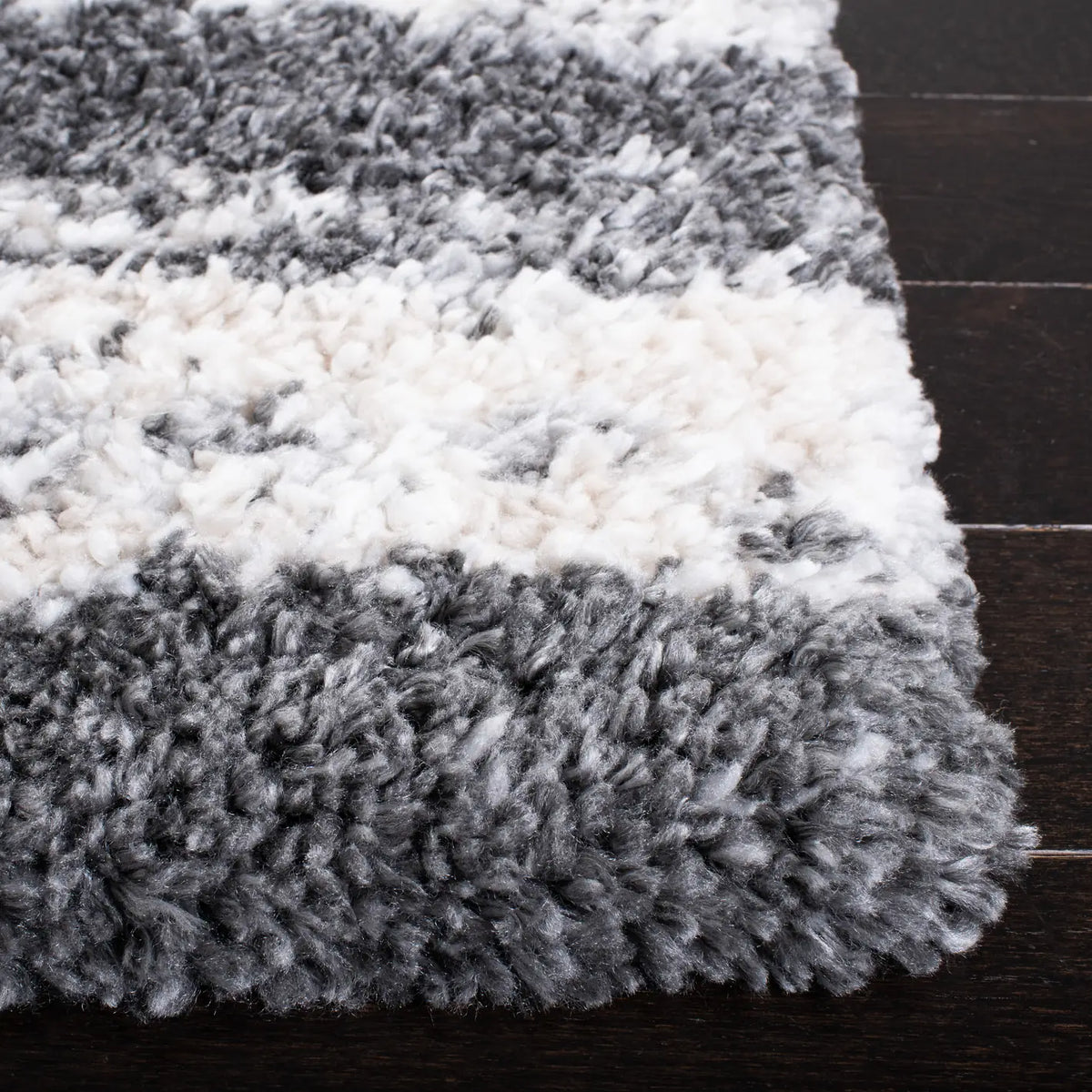 Safavieh Fontana Shag  800 4'-0" x 6'-0" Rug in Grey / Charcoal