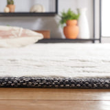 Safavieh Vermont 4'-0" x 6'-0" Rug in Ivory / Black