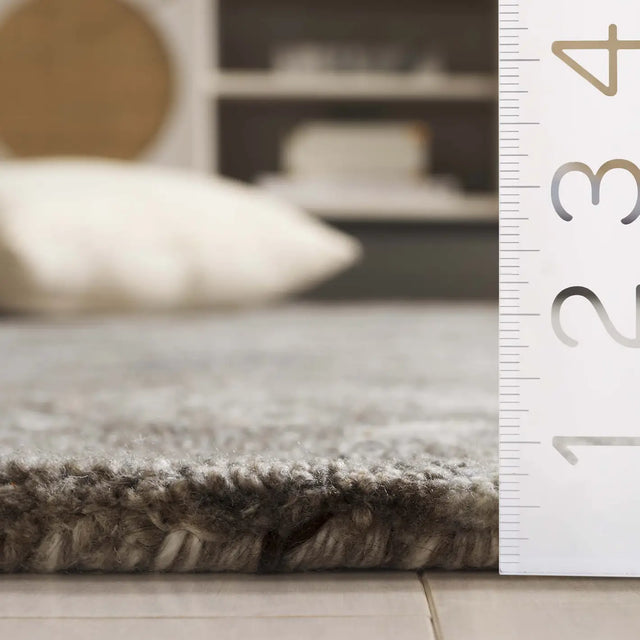 Safavieh Marquee 4'-0" x 6'-0" Rug in Brown / Grey