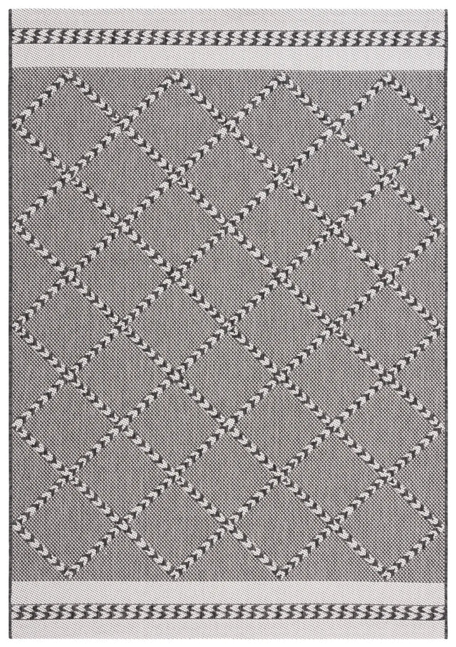 Safavieh Courtyard 4'-0" x 5'-7" Rug in Black / Ivory