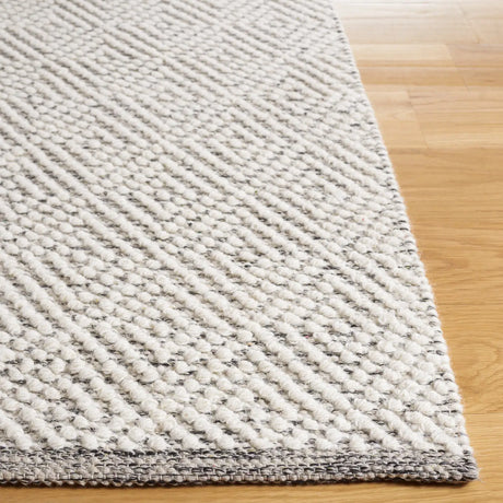 Safavieh Natura 5'-0" x 8'-0" Rug in Ivory / Light Grey