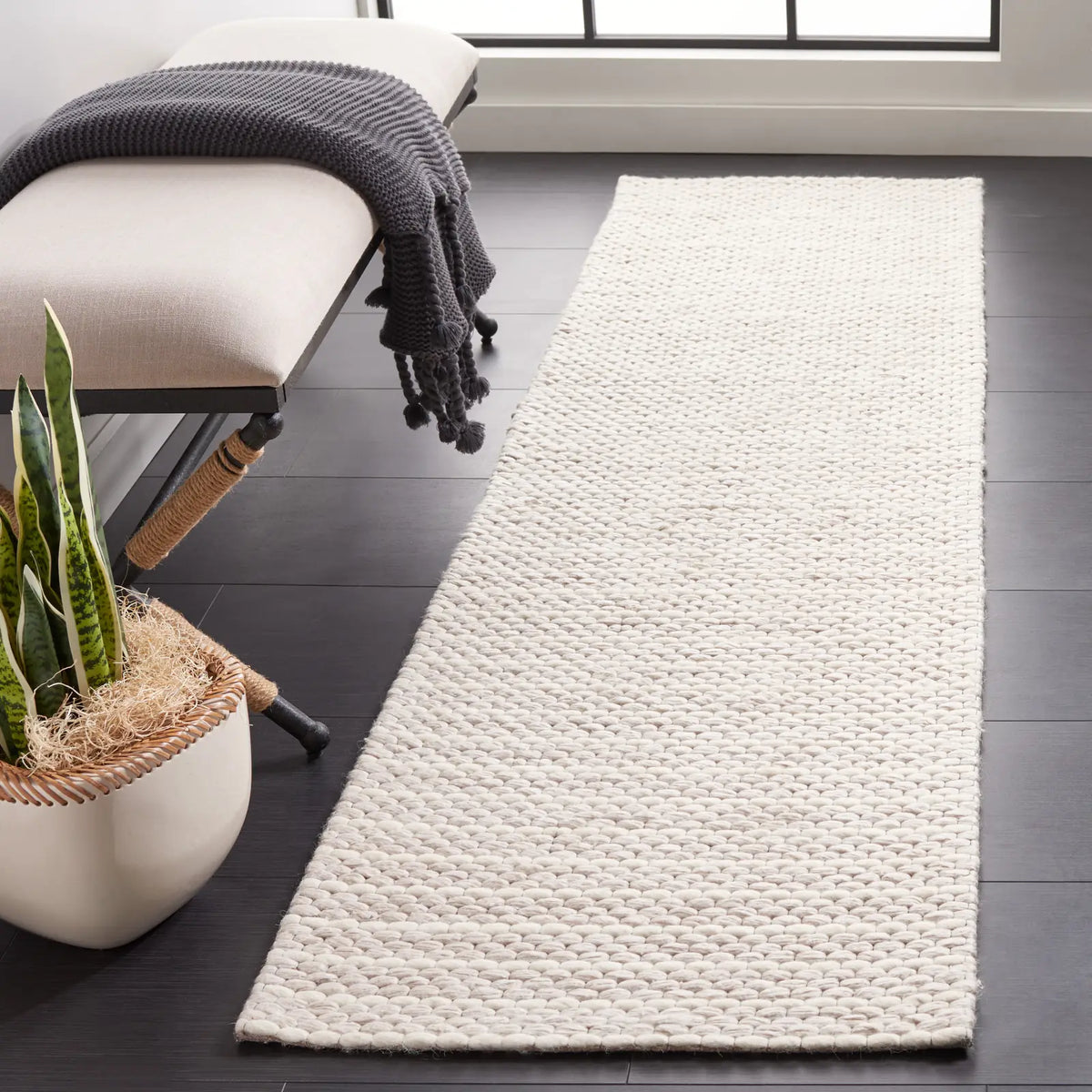 Safavieh Marbella 2'-3" x 8'-0" Rug in Beige / Ivory