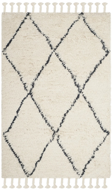 Safavieh Casablanca 4'-0" x 6'-0" Rug in Ivory / Grey